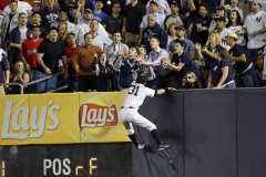 New York Yankee Ichiro Suzuki Climbs the Wall